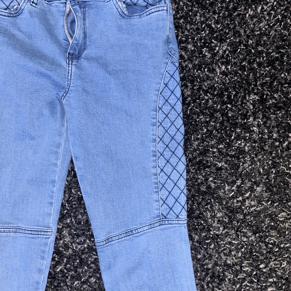 Cuidado con el Perro Jeans - Picture 2 of 6